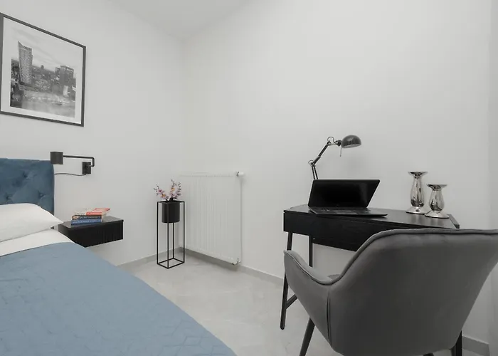 Apartment With Balcony & Parking In Warsaw By Noclegi Renters